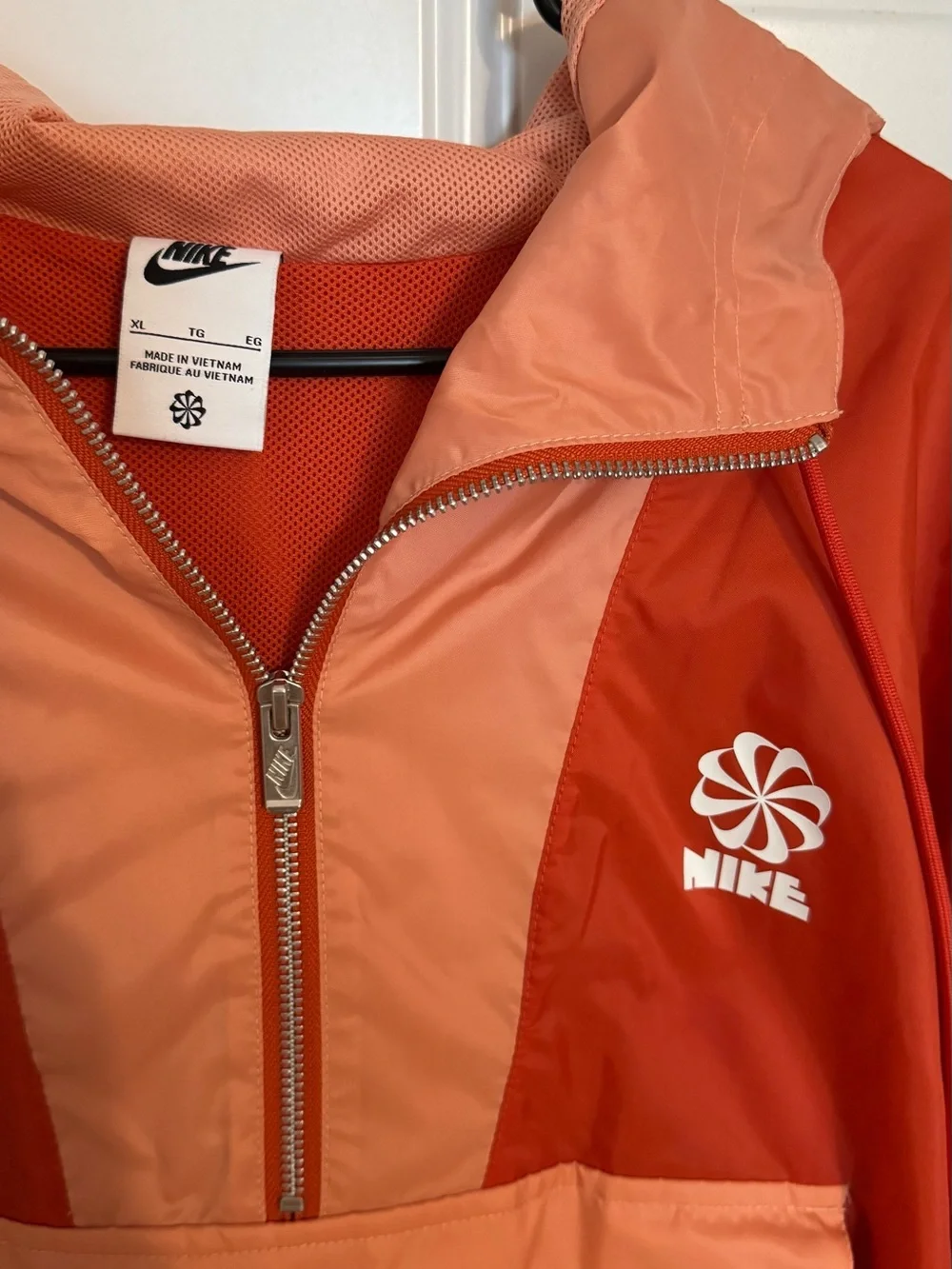 Womens Nike Windbreaker Orange Sportswear Windrunner Jacket Front Pouch Size XL